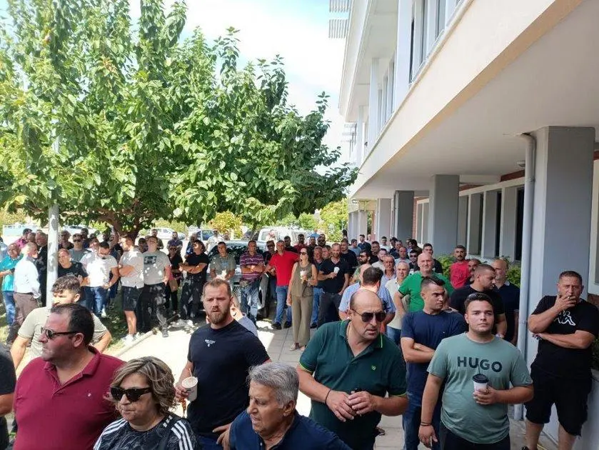 Συγκέντρωση διαμαρτυρίας κτηνοτρόφων για την ευλογιά στην Περιφέρεια Θεσσαλίας 