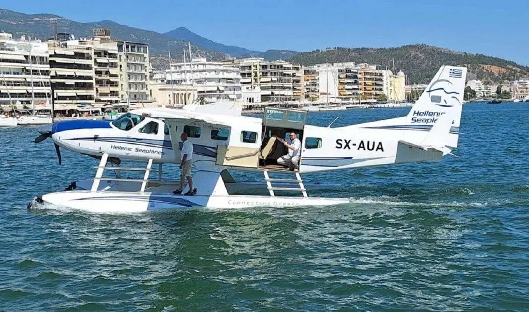 Hellenic Seaplanes: Προσθαλασσώθηκε το πρώτο υδροπλάνο στον Βόλο