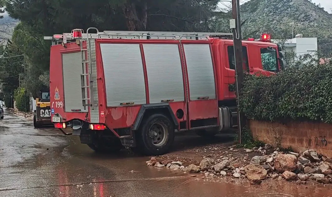 Κακοκαιρία: Πάνω από 1.100 κλήσεις στην Πυροσβεστική – Η εικόνα στη Θεσσαλία