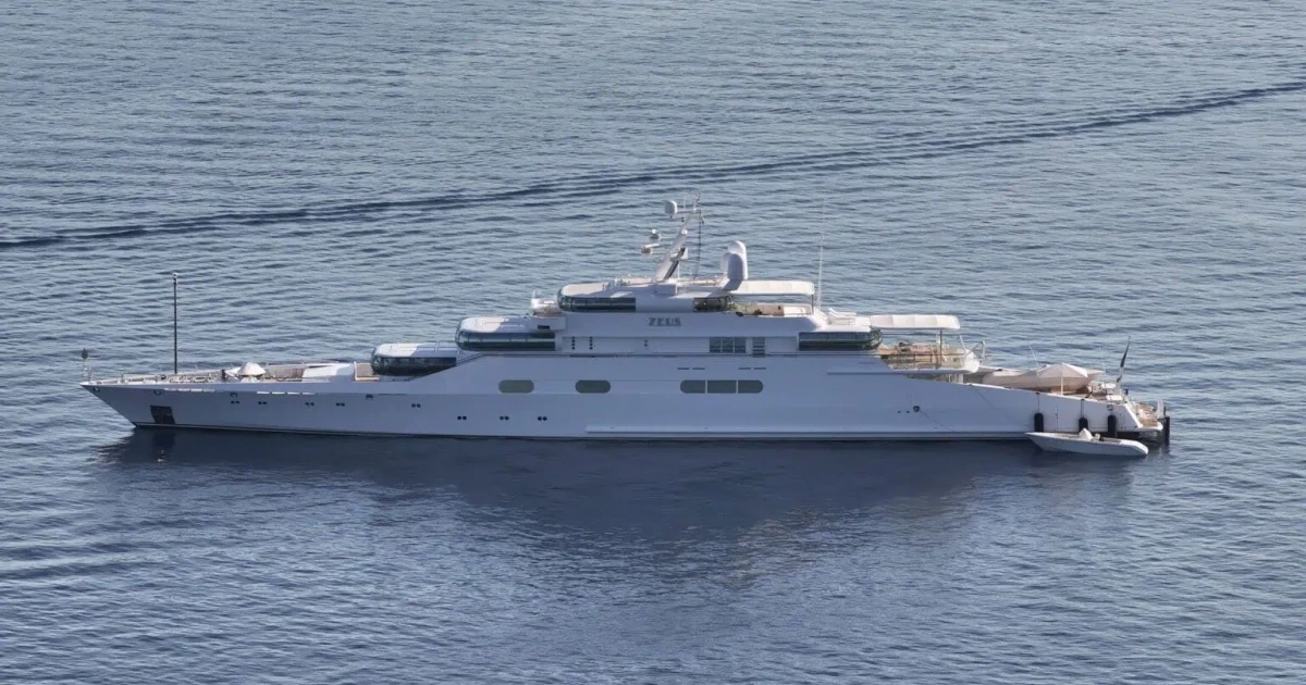 Στη Σκιάθο το υπερπολυτελές superyacht «Zeus» των 74,5 μέτρων
