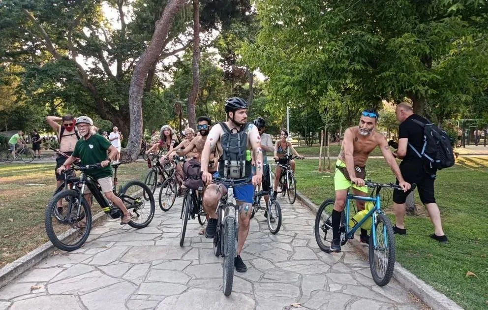 Γυμνοί ποδηλάτες ξεχύθηκαν στους δρόμους της Θεσσαλονίκης
