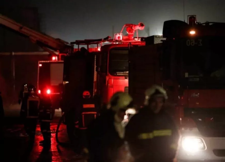 Συναγερμός τη νύχτα για φωτιά σε αγροτική αποθήκη στα Φάρσαλα