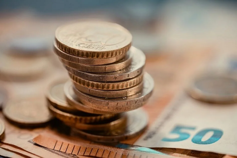 Έρευνα: Οι περισσότεροι Έλληνες σχεδιάζουν να περικόψουν τα έξοδά τους το 2026