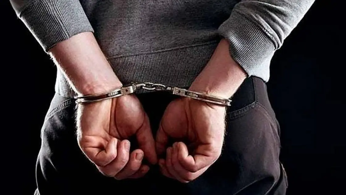 Πατέρας και θείος έκλεβαν το μεροκάματο 15χρονης για ναρκωτικά