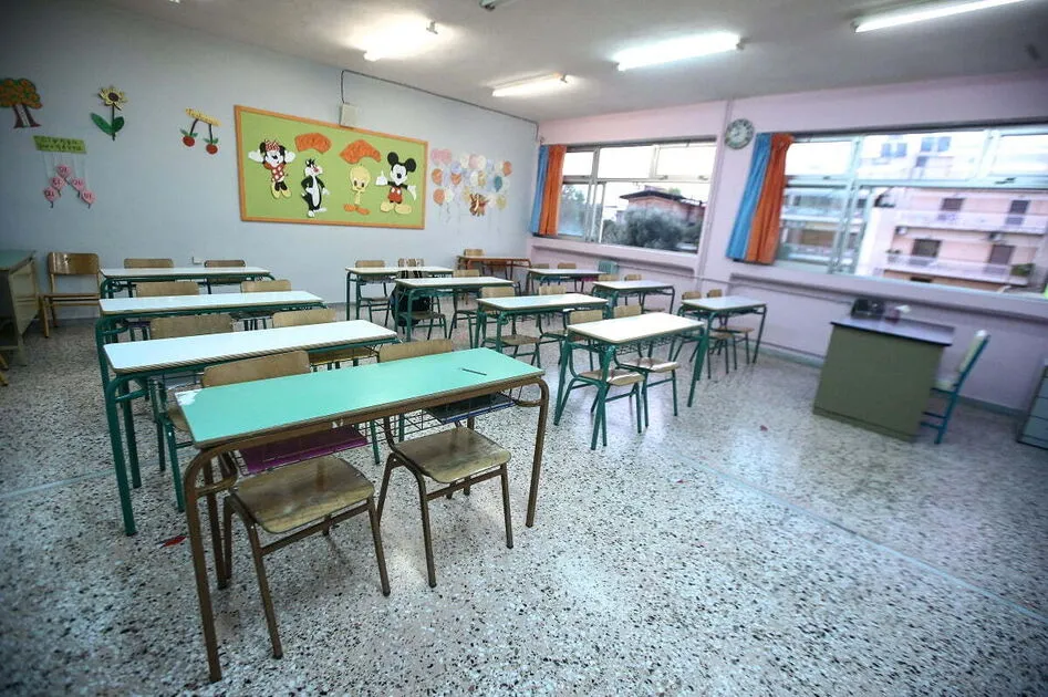 Πίσω στα σχολεία σήμερα οι μαθητές – Οι επόμενες αργίες και πότε τελειώνουν τα μαθήματα