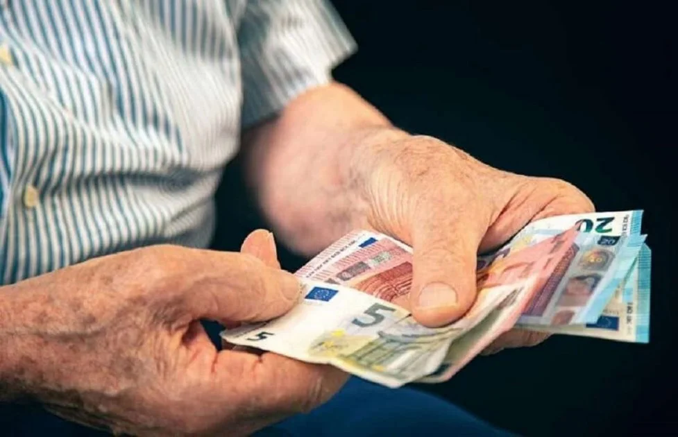 ΕΦΚΑ: Φιάσκο με τα αναδρομικά – Μόλις 20.000 πληρώθηκαν