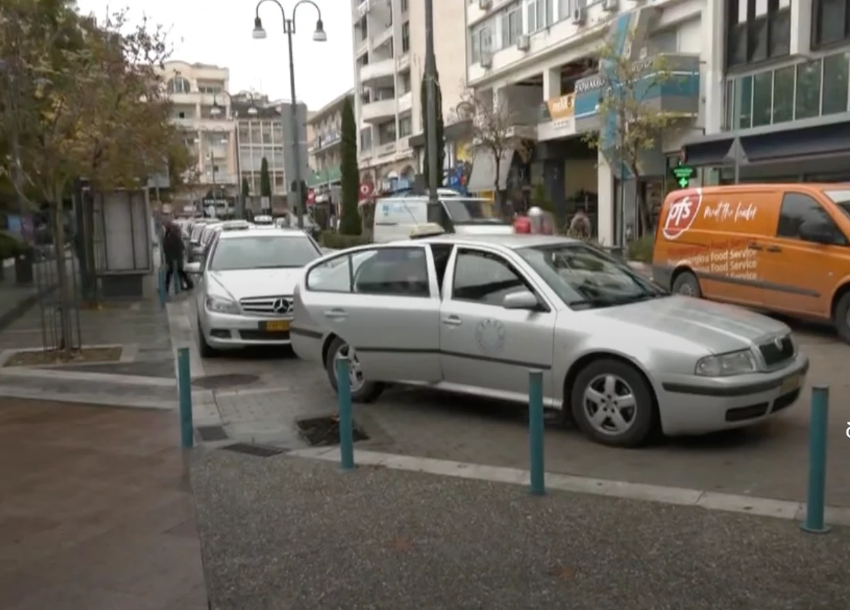 Σε τρίωρη στάση εργασίας το Σωματείο Ταξί Λάρισας την 28η Φεβρουαρίου