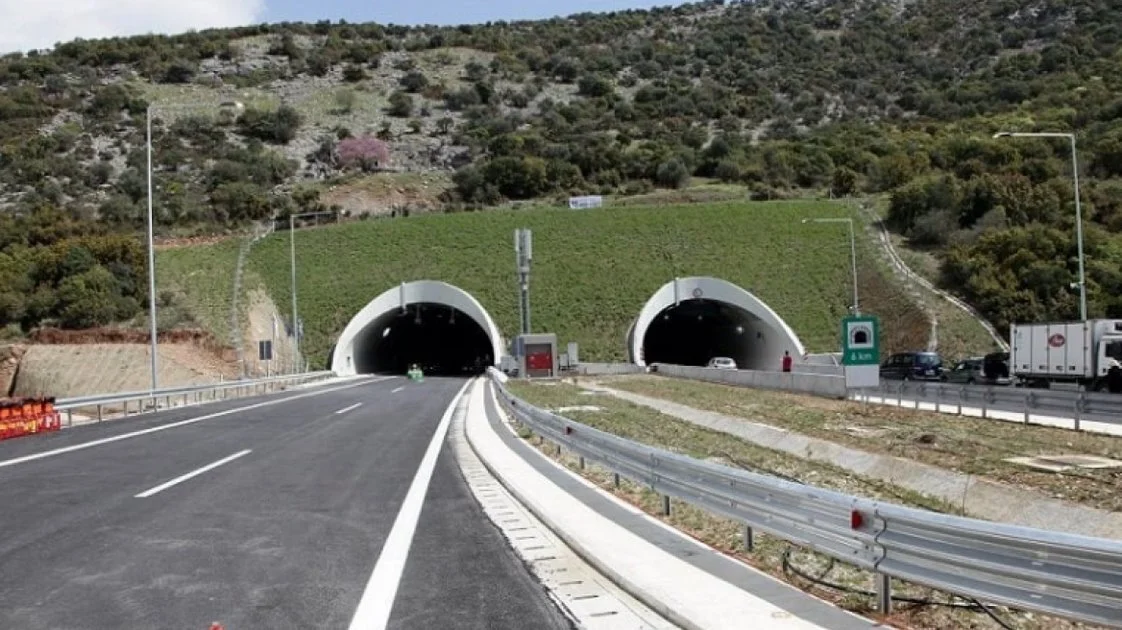 Κλείνει το μεσημέρι η Κοιλάδα των Τεμπών