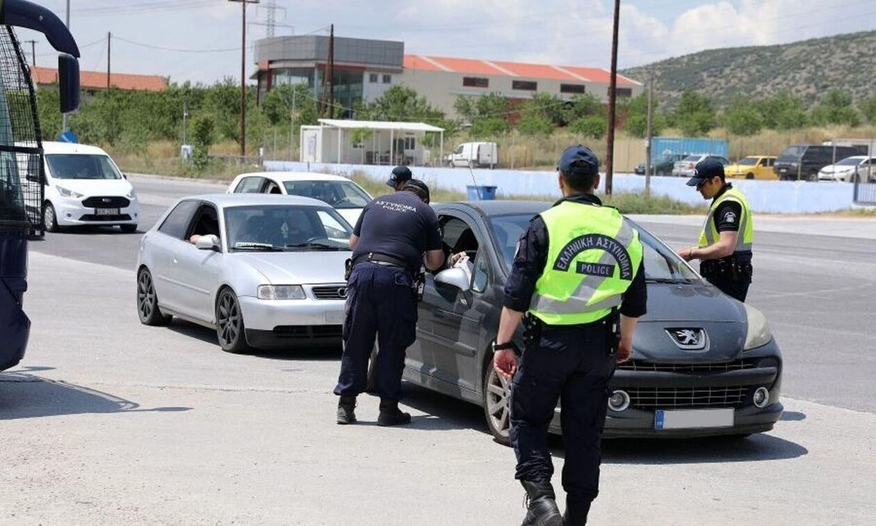 Συλλήψεις για κάνναβη έξω απ' το Πανθεσσαλικό
