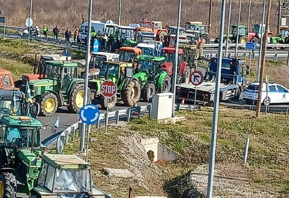 Βγήκαν τρακτέρ στον Ε65 - Στο προσκήνιο ΟΠΕΚΕΠΕ, άρδευση και ευλογιά