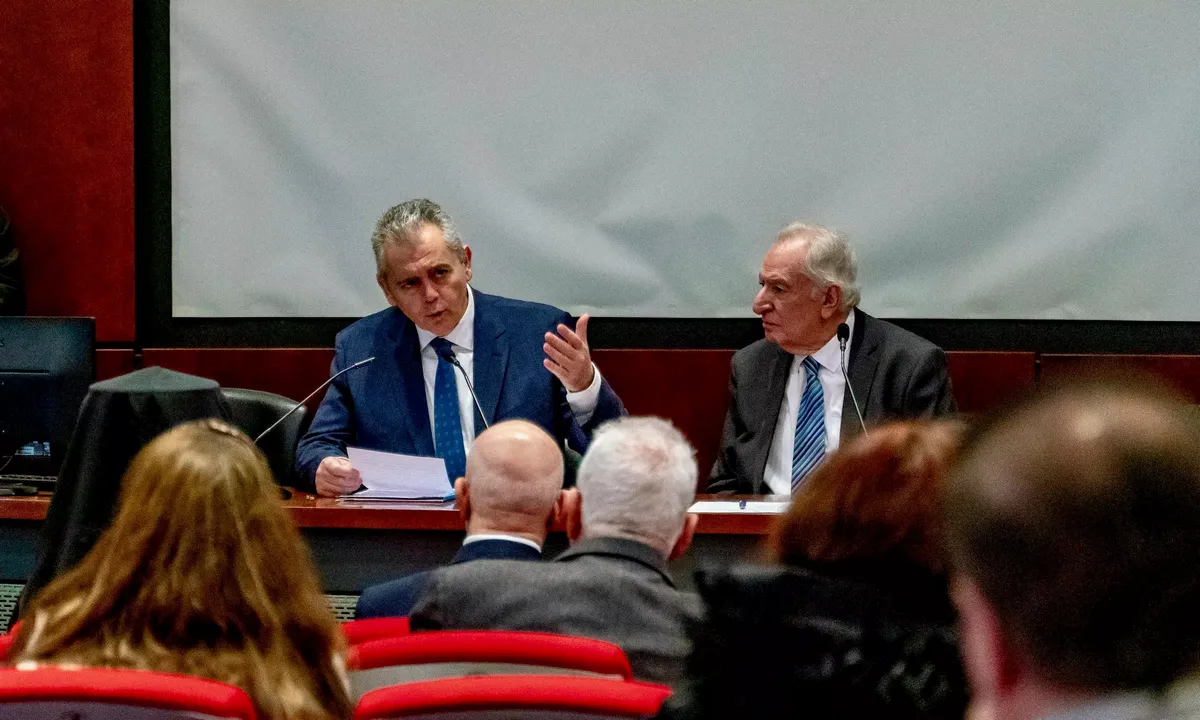 Διάλεξη Χαρακόπουλου στο Πανεπιστήμιο Λευκωσίας: Καθοριστική η σημασία του θρησκευτικού παράγοντα στις διεθνείς σχέσεις (ΦΩΤΟ)
