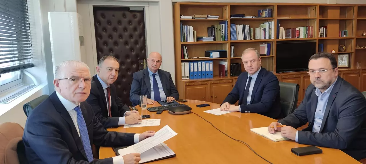 Ευρεία σύσκεψη στο ΥΠΑΑΤ για την αντιμετώπιση του παγετού και σε περιοχές της Λάρισας
