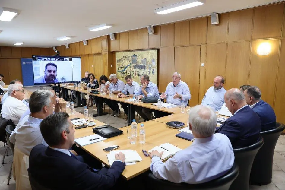 ΥΠΑΑΤ με Περιφερειάρχες για ευλογιά:  Σχέδιο δέκα ημερών με σταθμούς απολύμανσης σε οδικούς άξονες 