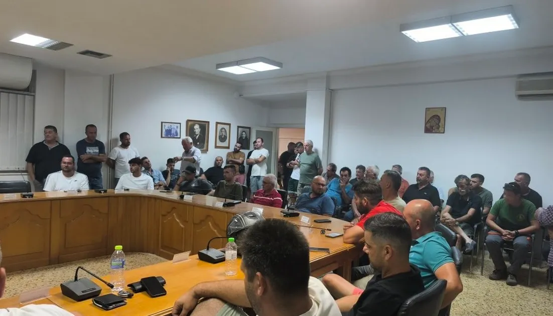 Σύσκεψη αγροτών στον Τύρναβο: Βγαίνουν με τα τρακτέρ στους δρόμους την Τετάρτη
