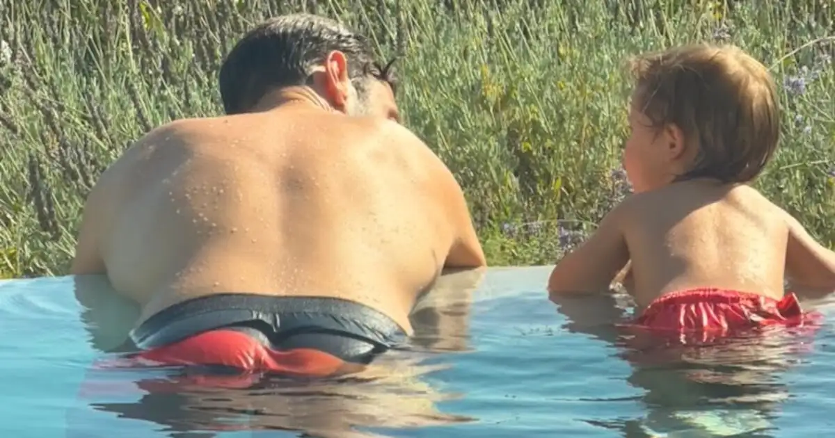 Ο Κωνσταντίνος Αργυρός στην Πύλο για διακοπές μαζί με την οικογένειά του, μετά τη συναυλία που έδωσε