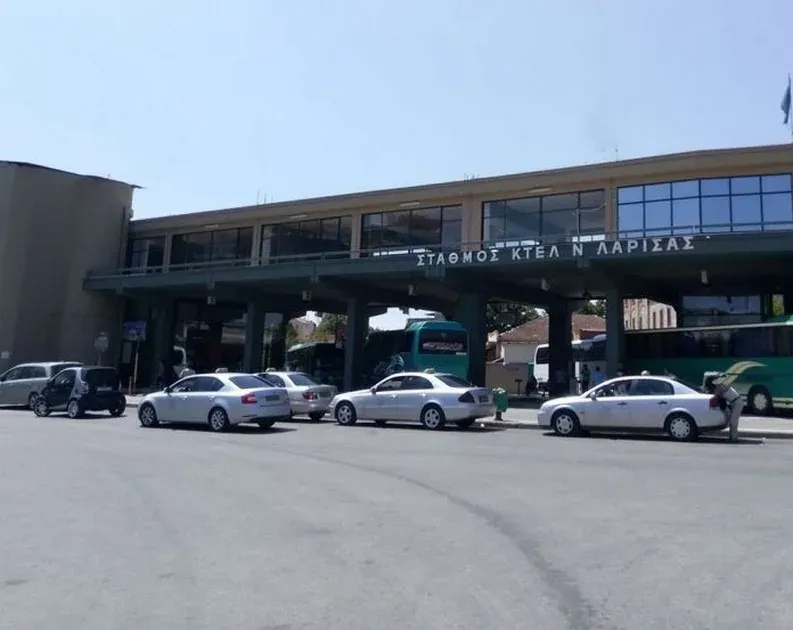Υπό ασφυκτική πίεση ταξί και ΚΤΕΛ σε Λάρισα και Θεσσαλία λόγω καυσίμων 