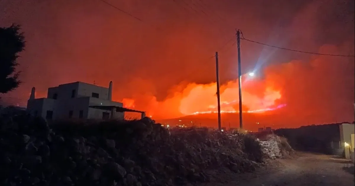 Φωτιά στην Πάρο: Συνελήφθησαν ο δήμαρχος, ο αντιδήμαρχος, ένας υπάλληλος του Δήμου και ένας εργολάβος