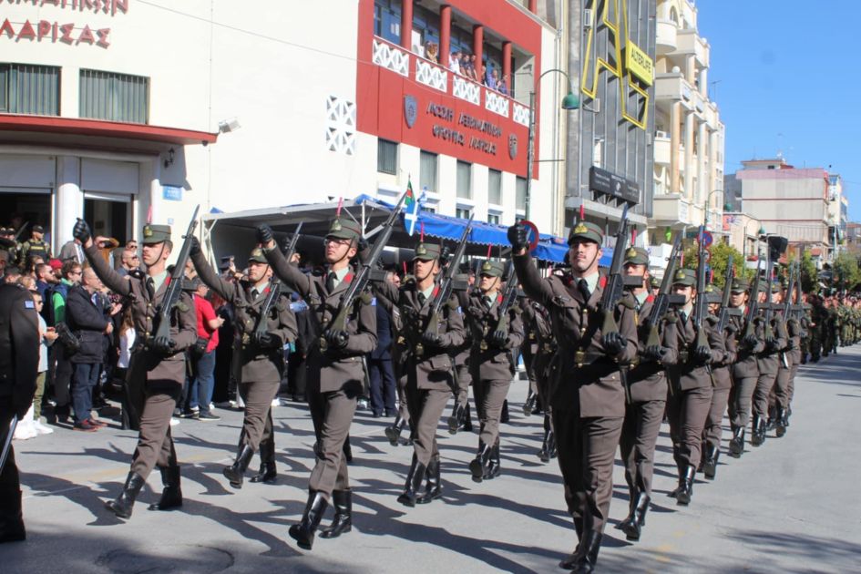 Με λαμπρότητα ο εορτασμός της 28ης Οκτωβρίου στη Λάρισα (ΦΩΤΟ - ΒΙΝΤΕΟ)