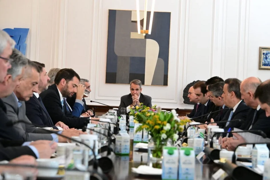Μητσοτάκης με Περιφερειάρχες: Στο επίκεντρο η υλοποίηση προγραμμάτων ΕΣΠΑ και τα σχέδια ανάπτυξης