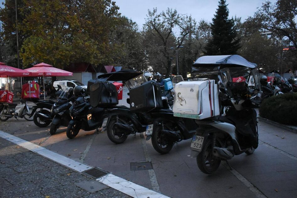 Στους δρόμους οι διανομείς της Λάρισας – Ζητούν αξιοπρεπείς αποδοχές και ασφαλείς συνθήκες