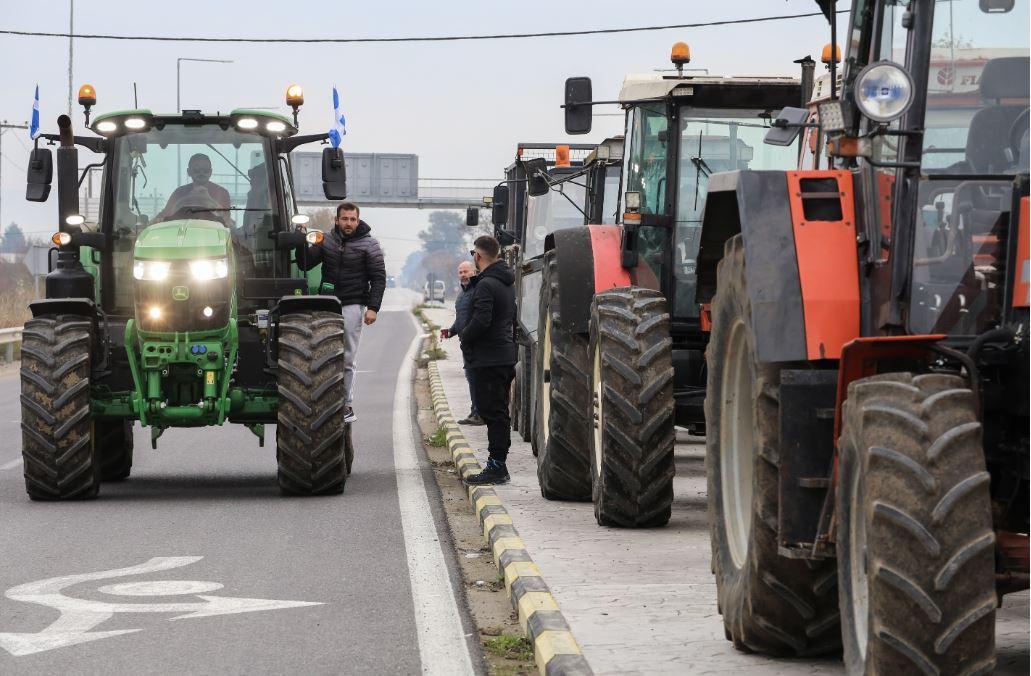 Αγρότες στα μπλόκα και τις γιορτές – Ανοιχτό το ενδεχόμενο πανελλαδικής σύσκεψης