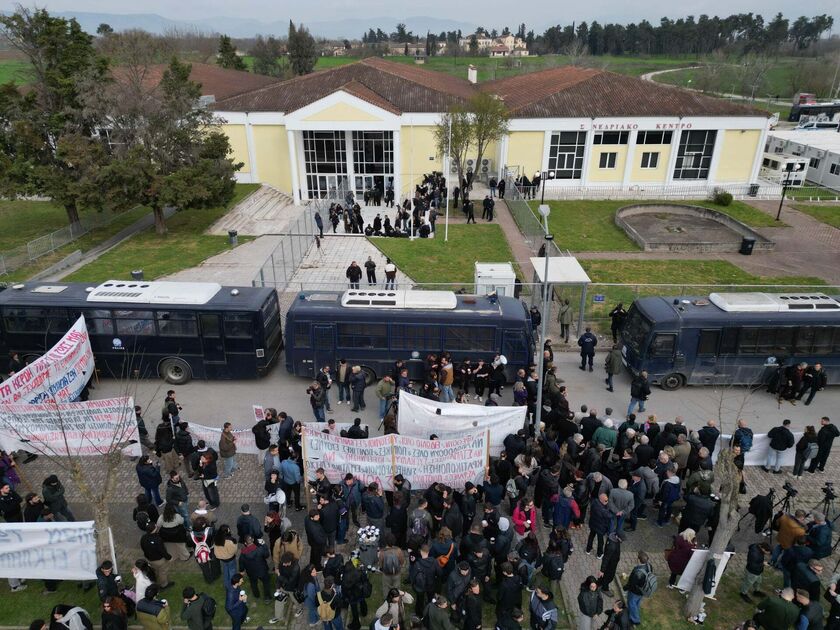 Δίκη για τα Τέμπη: Πυρετώδεις εργασίες στη αίθουσα του ΓΑΙΟΠΟΛΙΣ