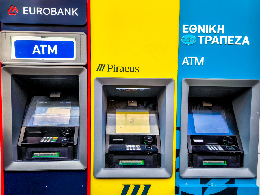 Συνδρομή στους τραπεζικούς λογαριασμούς: Τι ισχύει για καταθέτες και Δημόσιο