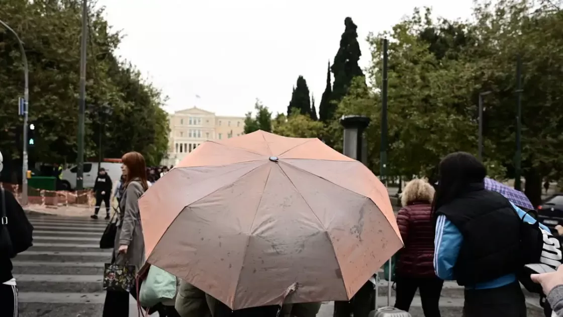 Καιρός: Καταιγίδες και έντονη μεταφορά αφρικανικής σκόνης το επόμενο 48ωρο – Χαμηλό βαρομετρικό «σφυροκοπά» την χώρα