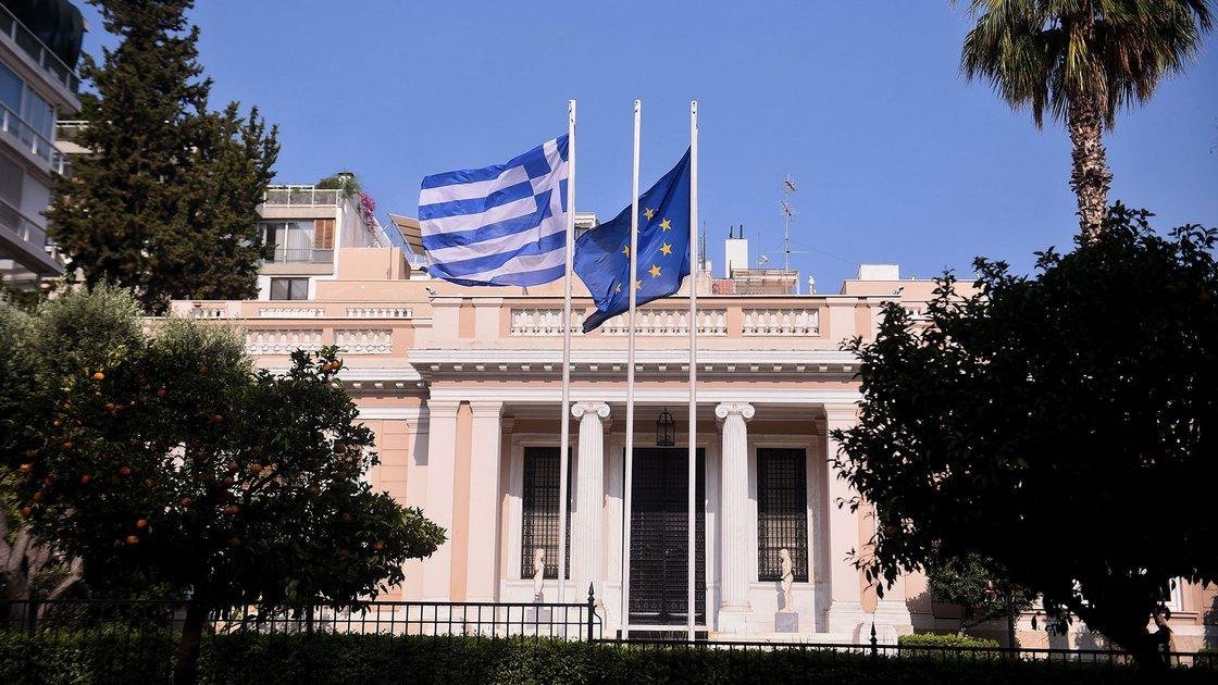 Τα καθηλωμένα ποσοστά της ΝΔ σε συνδυασμό με την έλευση νέων κομμάτων χτυπούν συναγερμό