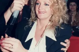 antzela-dimitriou-bonnie-tyler-600x1066-jpg_original