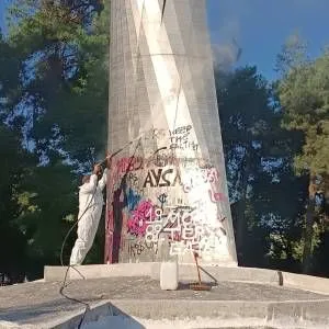 Mnimeio-F2_original